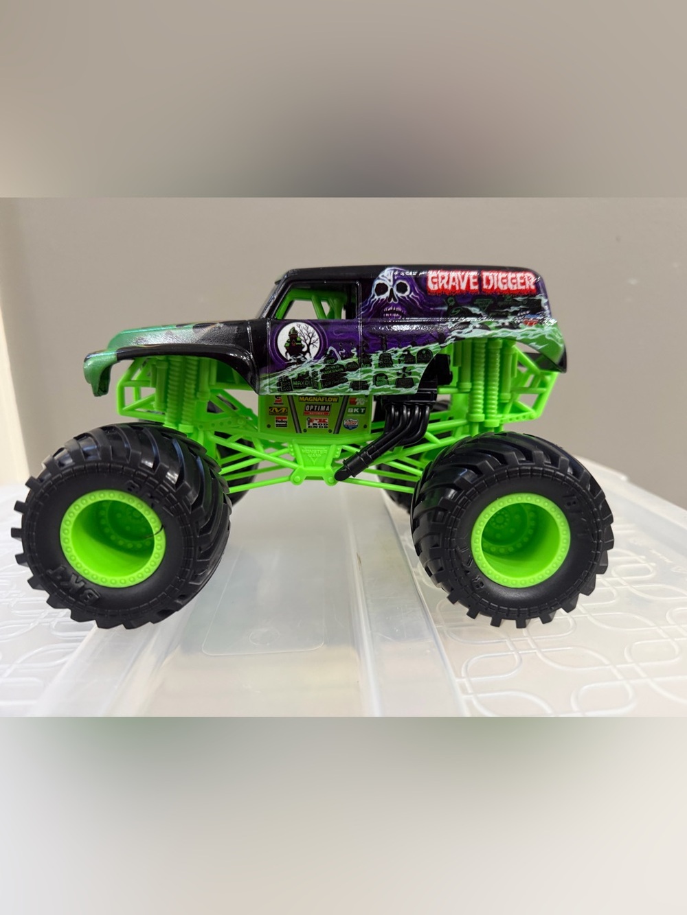 Monster Jam Grave Digger 1:24 Scale Die Cast Monster Truck